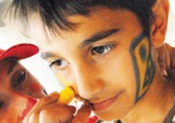 Çocukların yüzünü boyatmayın