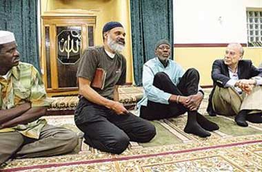 Müslümanlar FBI'ı şikayet etti