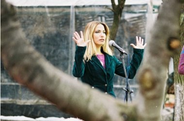 Ölünün yakınlarını Ahiretle teselli etti