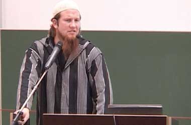 Müslüman oldu İslama davet ediyor