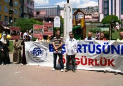 Başörtülülere hukuk üzerinden hukuksuzluk yapılıyor