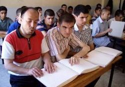 Diyanet'in açılımı ile Kur'an okuyor