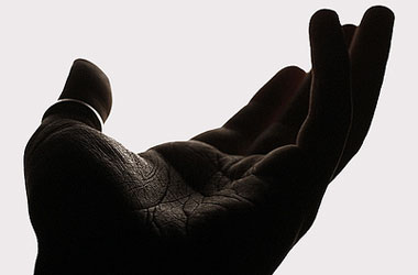 Ramazanda köy köy gezerek yardım dağıtıyorlar