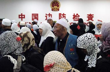 Çin'de hacı adayları aşı oluyor