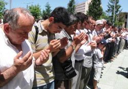 Uygurlar için New Jersey'de gıyabi cenaze namazı