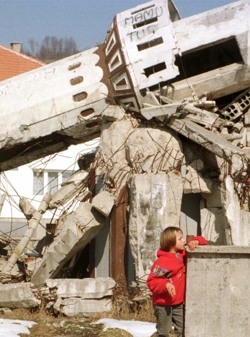Bosnalı çocukların dramını anlatan fotoğraf sergisi