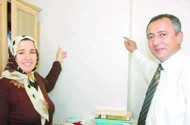 Şampiyon notlarını duvara yazmış