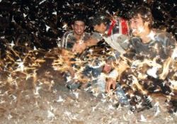 Kelebeklerin ölüm dansı izleyenleri büyüledi