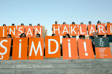 İnsan hakları bağımsızlığına kavuşuyor