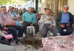 Kahvehaneler, okuma köşelerini ihmal ediyor