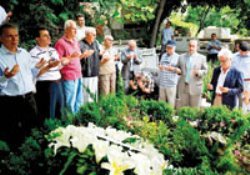 Sevenleri 'vakıf gönüllüsü' Bolak'ı unutmadı