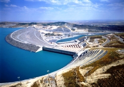 En büyük baraj kendini amorti etti