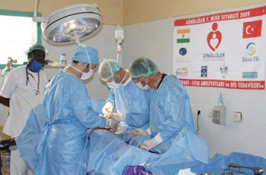 Türk doktorlar Nijerlilerin umudu oldu