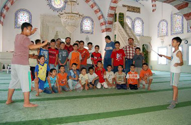 Kur'an kursunda küçükler, aktivitelerle eğlenceli anlar yaşıyor