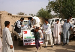 İHH yetimlerin yüzünü güldürecek