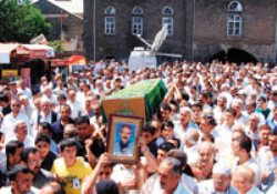 Barış elçisi Şanlı'yı son yolculuğuna on binlerce seveni uğurladı