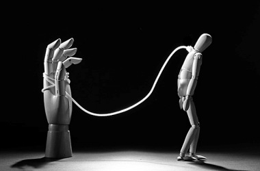 Birey cemaat liderinin mülkü mü?