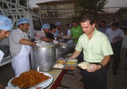 Kimse Yok mu, 7 mahallede bin kişiye iftar veriyor