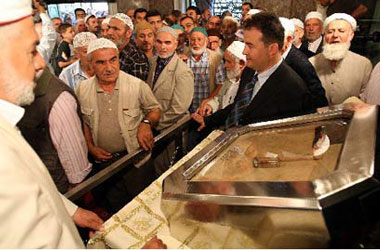 Mukaddes Emanetler sergileniyor