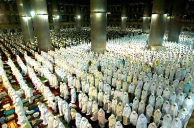 Kendini namaza adayanlar