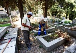 Emirsultan Mezarlığına bayram bakımı