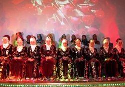 Hafızlara kına geceli diploma töreni