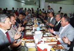 Sıcağa karşı dengeli beslenmek gerekiyor