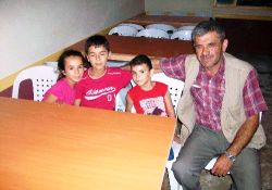 Yoldan geçenlerde orucunu açsın dediler...