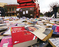 Eğitim düzeyi arttıkça korsan kitaba eğilim azalıyor