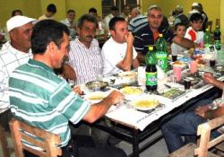 Burada ki evlerde iftar yemeği yok