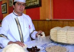 Hurma kadayıf dolmasına girince...