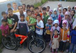 Ağrı'da yaz Kuran kursunun birincisi bisikletle ödüllendirildi