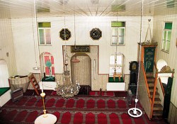 Köylü kadınlar, cami inşaatı için kollarındaki bileziklerini bağışladı