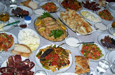 İftarda 'birkaç çeşit yemek' hüznü