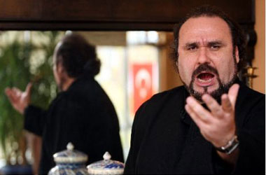 Hakan Aysev'in ezan özlemi