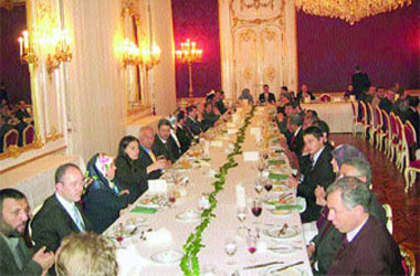 Viyana Belediye Başkanından iftar