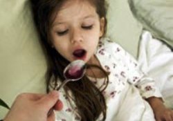 Çocuklara metal kaşıkla şurup içirmek tehlikeli