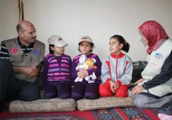 Kimse Yok Mu aileler arasında 'bayramlık kardeşliği' kurdu