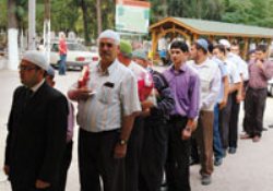 Mezarlıklarda parayla kur'an okumak isteyenler sınavdan geçirildi