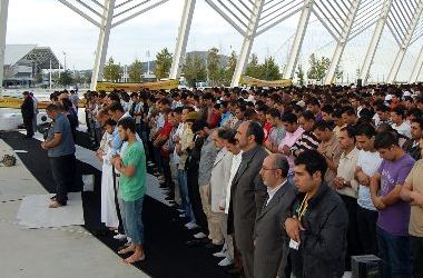 Atina'da 700 bin Müslüman yaşıyor