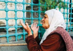 Ölüm camide yakaladı...