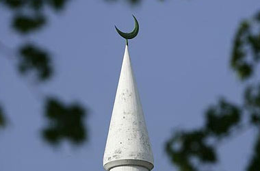 Almanya’da minareli cami için onay