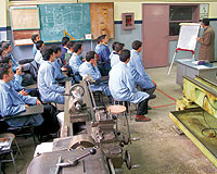 Meslek liselilerin başarısı 'gereğinden fazla' düşük