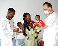 Türk doktorlar Etiyopya'da sağlık taramasına başladı