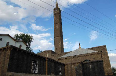 27 Sahabenin kabri bu camide