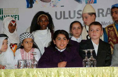 Şahin, yetim çocukları kabul etti