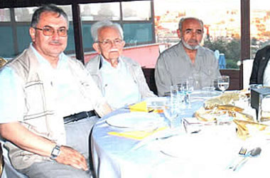 İstikamet üzere yaşadı