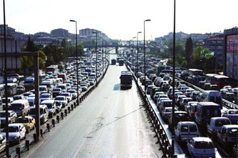 Tatil başladı, yollardaki araç yoğunluğu 10 katına çıktı