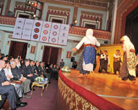 Bakanlar önünde Kürtçe gülbanklarla semah