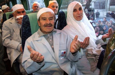 Hacı adayları dualarla uğurlandı